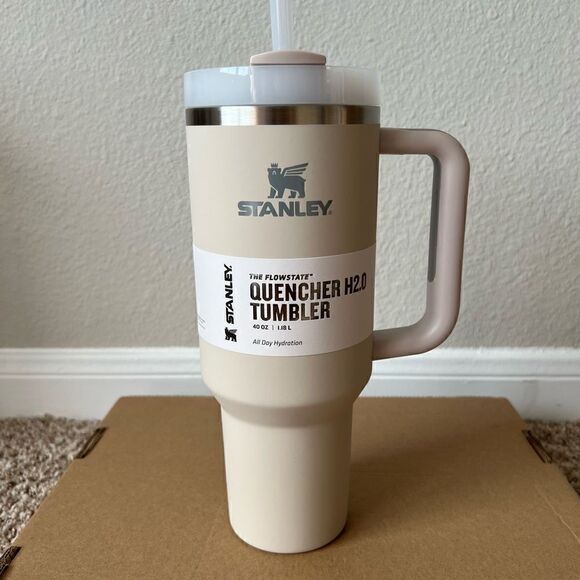 Stanley Flowstate Quencher 40oz Soft Matte Tumbler - Dune - Picture 2 of 7